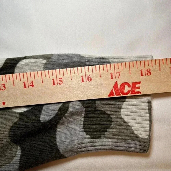 Chaser Size Medium Camouflage Gray White Hoodie Sweatshirt - Picture 7 of 9